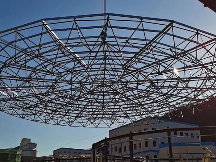 枣阳螺栓球网架工程施工现场